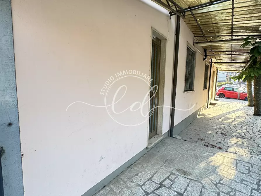 Immagine 6 di Locale commerciale in vendita  a Montignoso