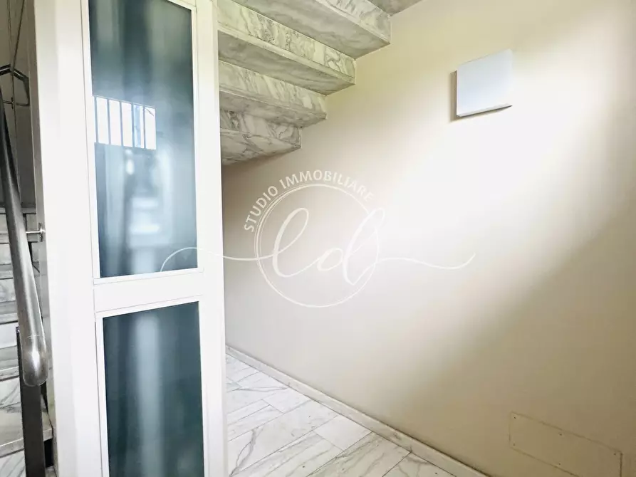 Immagine 10 di Pentalocale in vendita  a Lucca