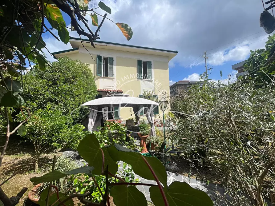 Immagine 56 di Porzione di casa in vendita  a Carrara