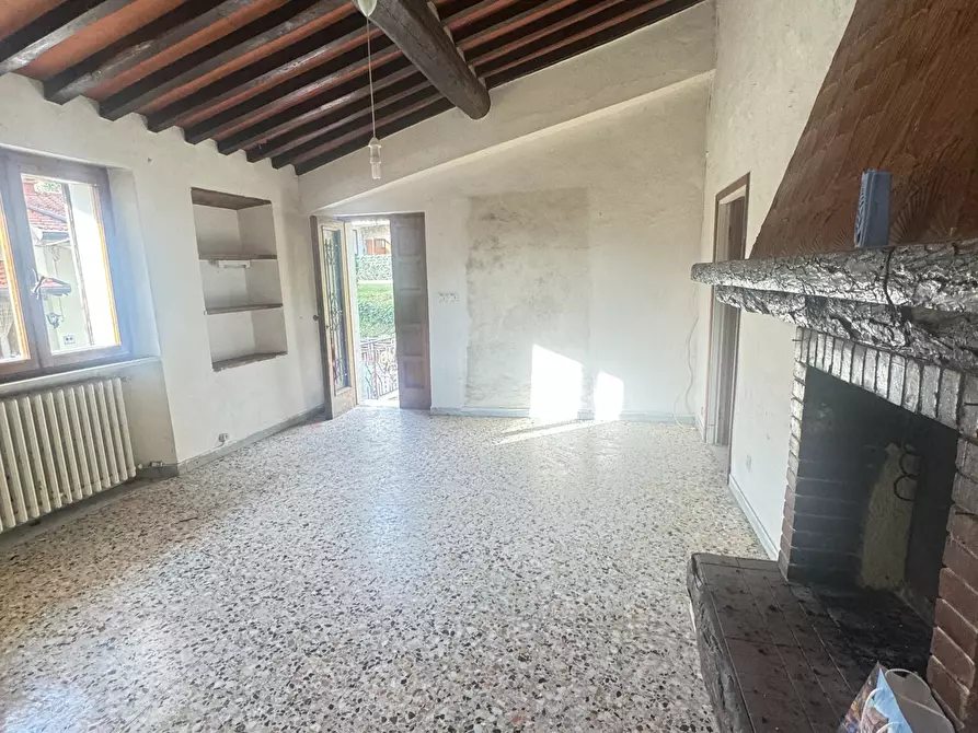 Immagine 19 di Porzione di casa in vendita  a Seravezza