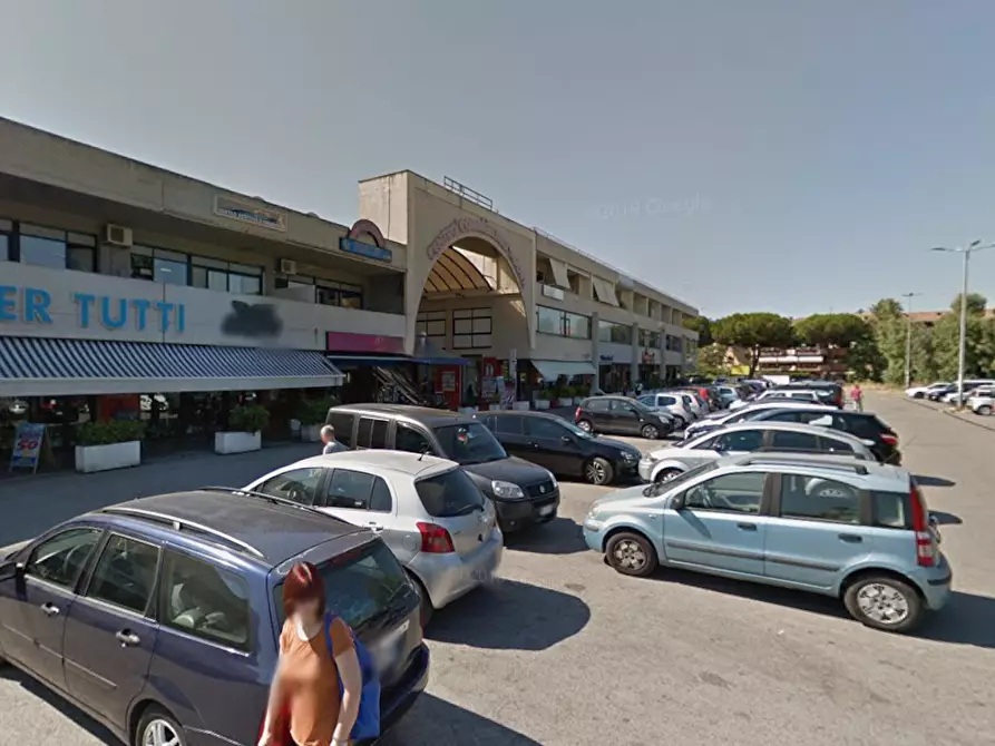 Immagine 3 di Locale commerciale in vendita  in Viale John Fitzgerald Kennedy a Latina