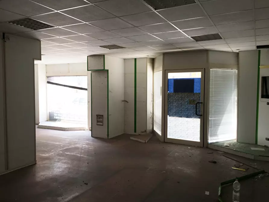 Immagine 7 di Locale commerciale in vendita  in Via della Peschiera a Anagni