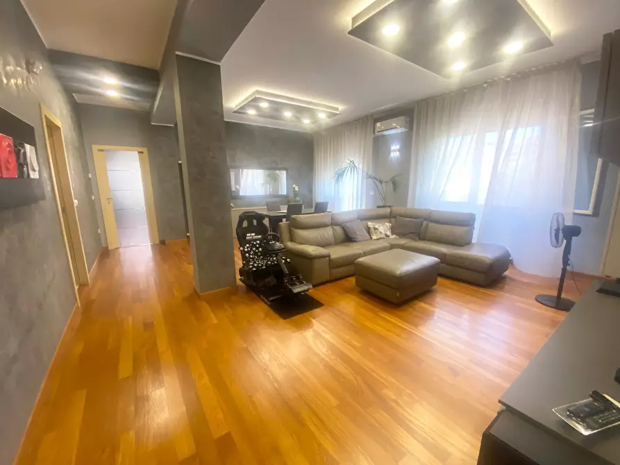 Immagine 5 di Pentalocale in vendita  in Via Cesare Battisti CESARE BATTISTI a Pescara