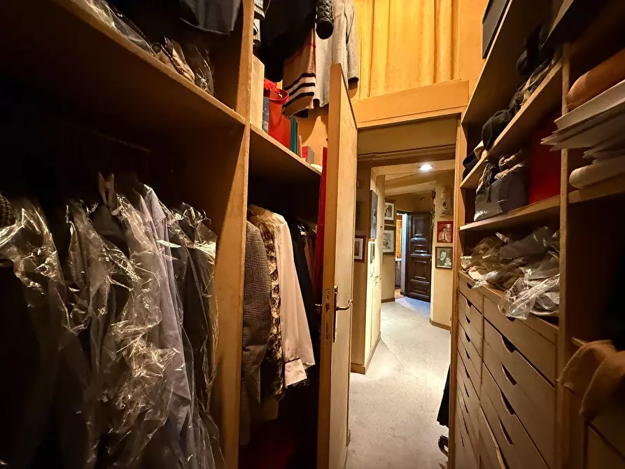 Immagine 42 di Pentalocale in vendita  in Via Salaria 126 a Roma