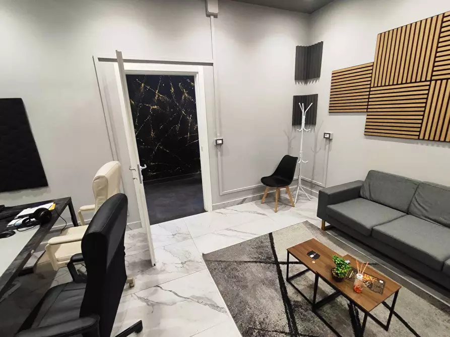 Immagine 21 di Attività commerciale in vendita  in Via Fratelli Bandiera a Guidonia Montecelio