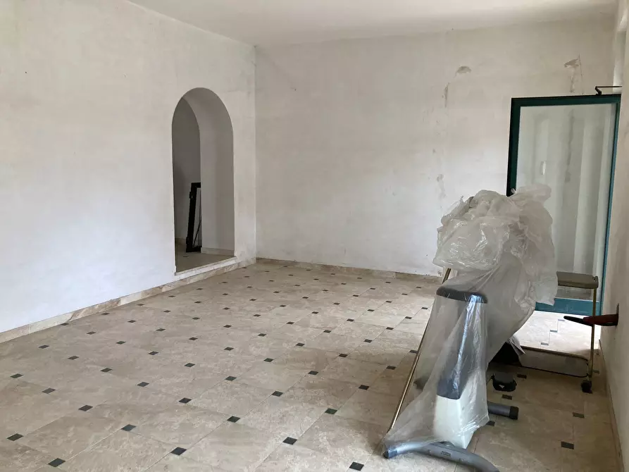 Immagine 7 di Locale commerciale in affitto  in Via Giuseppe Garibaldi 125 A a Guidonia Montecelio