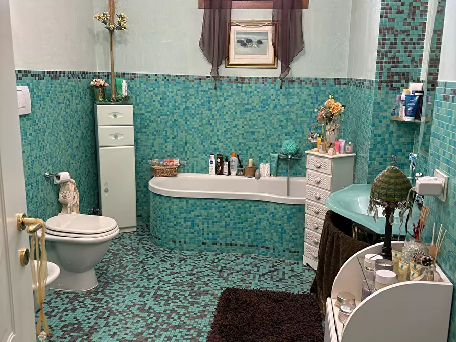 Immagine 14 di Pentalocale in vendita  a Sassari