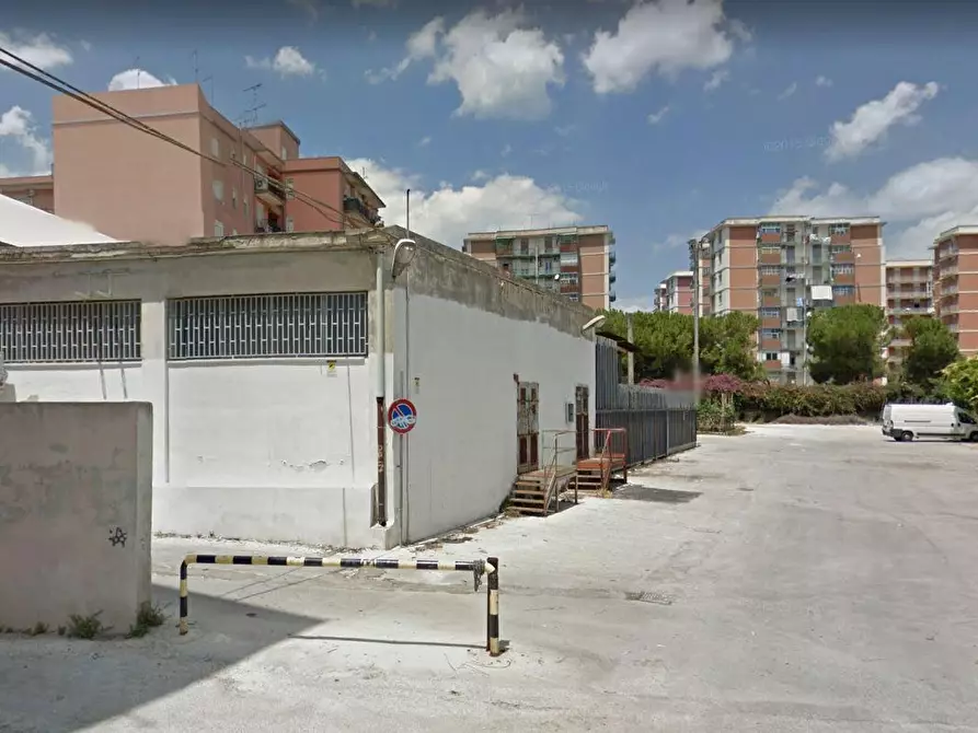 Immagine 3 di Locale commerciale in vendita  a Siracusa