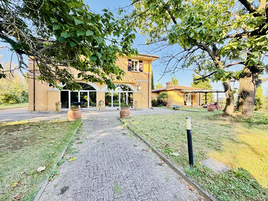 Immagine 2 di Villa in vendita  in vicinale papa 675 a Cesena