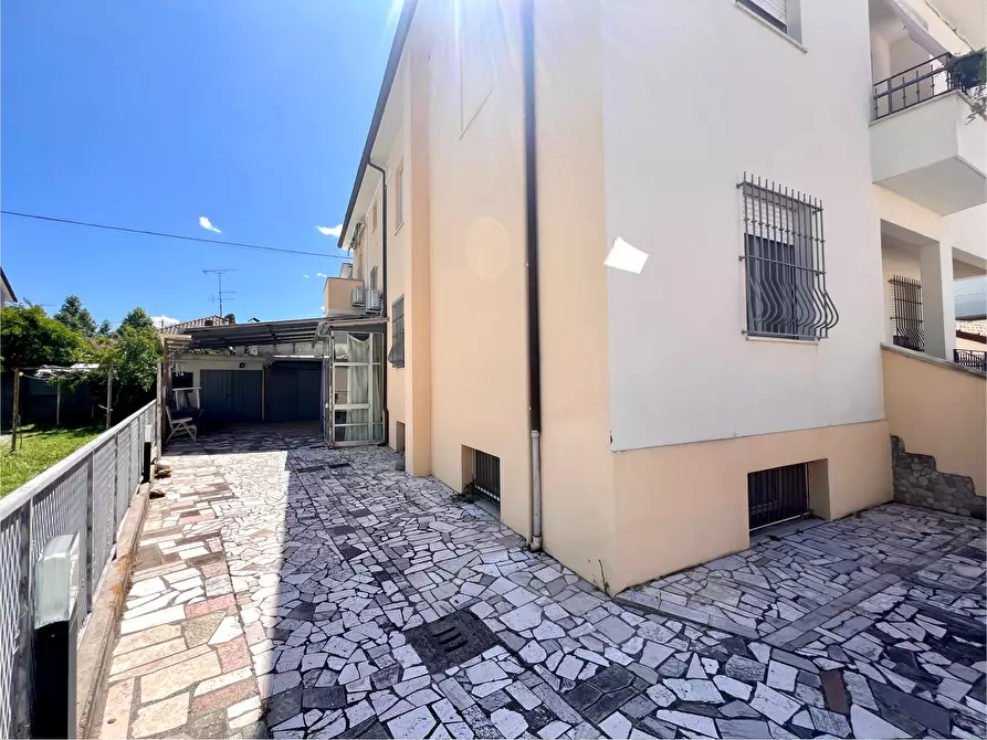 Immagine 33 di Porzione di casa in vendita  a Cesena