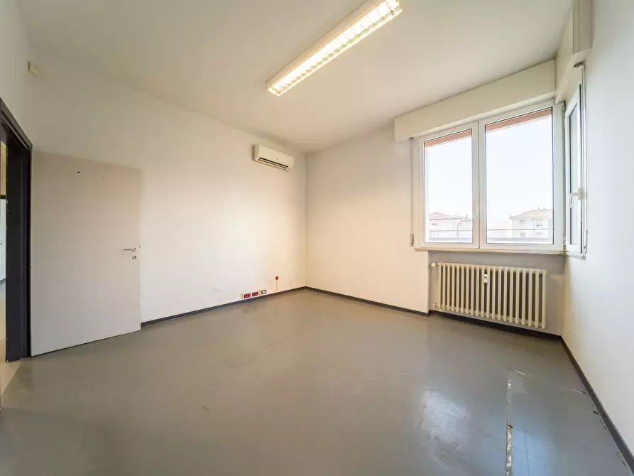 Immagine 13 di Pentalocale in vendita  in Viale Mentana 92 a Parma