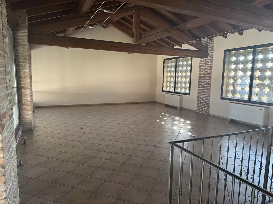 Immagine 16 di Locale commerciale in vendita  in Via Ca' De Mazzoli 6060 a Livraga