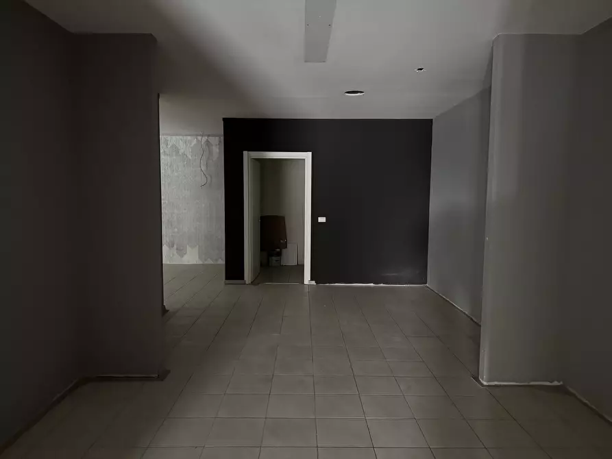 Immagine 18 di Locale commerciale in affitto  in via Codognino 12 a Cornegliano Laudense