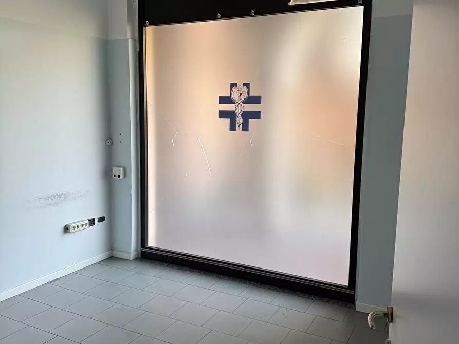 Immagine 3 di Locale commerciale in vendita  in via defendente 29 a Lodi