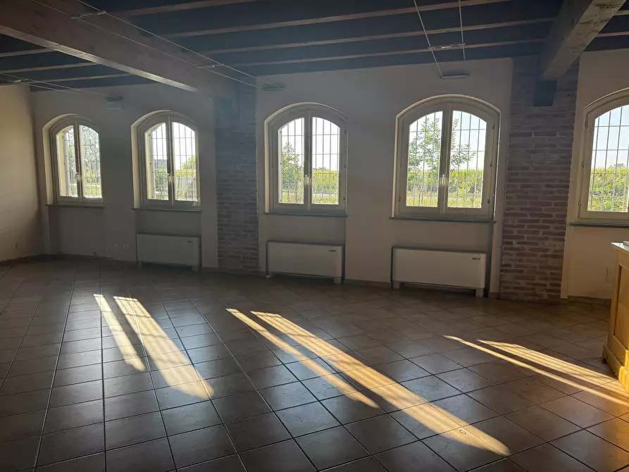 Immagine 2 di Locale commerciale in vendita  in Via Ca' De Mazzoli 6060 a Livraga