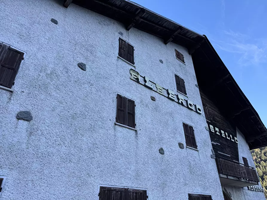 Immagine 16 di Locale commerciale in vendita  in Località Castello 4 a Mezzoldo