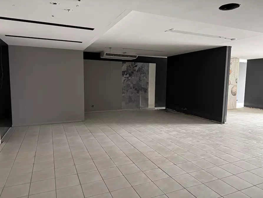 Immagine 19 di Locale commerciale in vendita  in Via Codognino 12 a Cornegliano Laudense