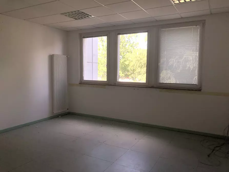 Immagine 14 di Laboratorio in vendita  in Corso Torino 116 a Vigevano