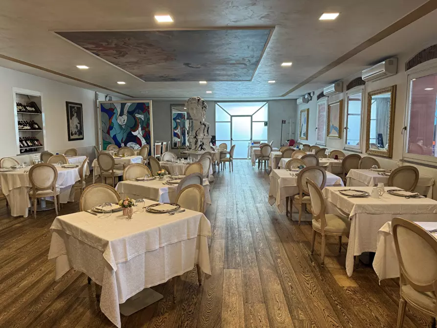 Immagine 1 di Bar / Ristorante in vendita  in Piazza Caduti, 4 a Sant'angelo Lodigiano