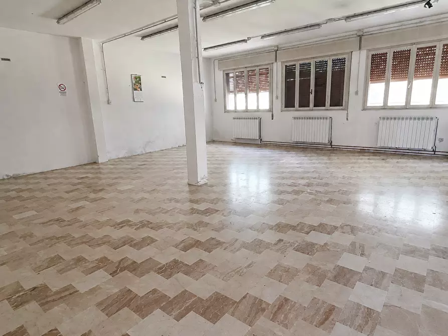 Immagine 2 di Palazzo in vendita  in Via O. Munerati 141 a Rovigo