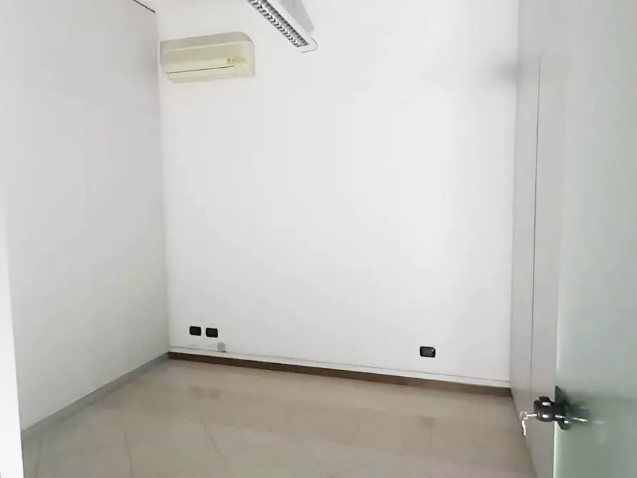 Immagine 7 di Locale commerciale in vendita  a Rovigo