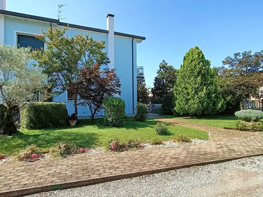 Immagine 1 di Porzione di casa in vendita  a San Martino Di Venezze