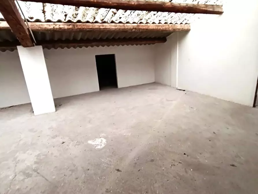 Immagine 12 di Palazzo in vendita  in Via O. Munerati 141 a Rovigo