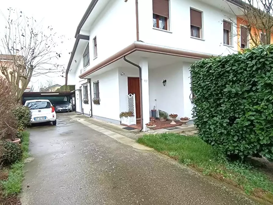 Immagine 2 di Casa bifamiliare in vendita  a Bosaro