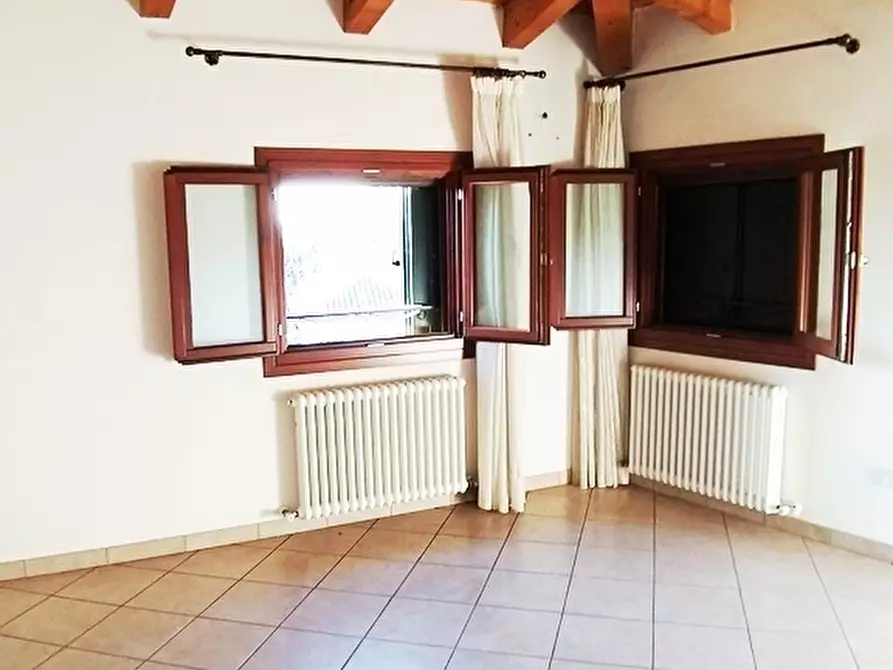 Immagine 13 di Appartamento in vendita  in Piazza San Sebastiano 167 a Badia Polesine