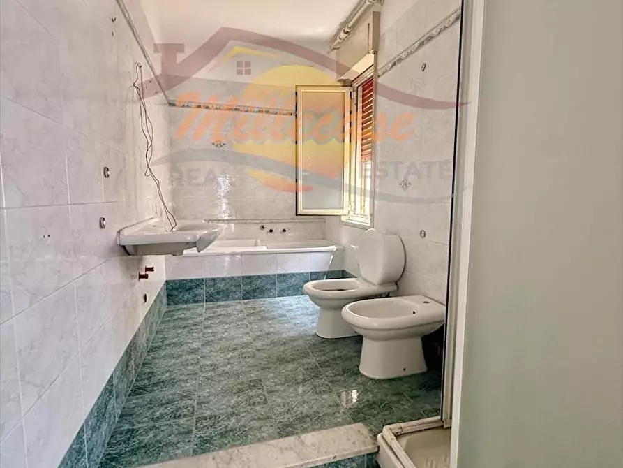 Immagine 8 di Pentalocale in vendita  in Via Monte Bianco a Siracusa