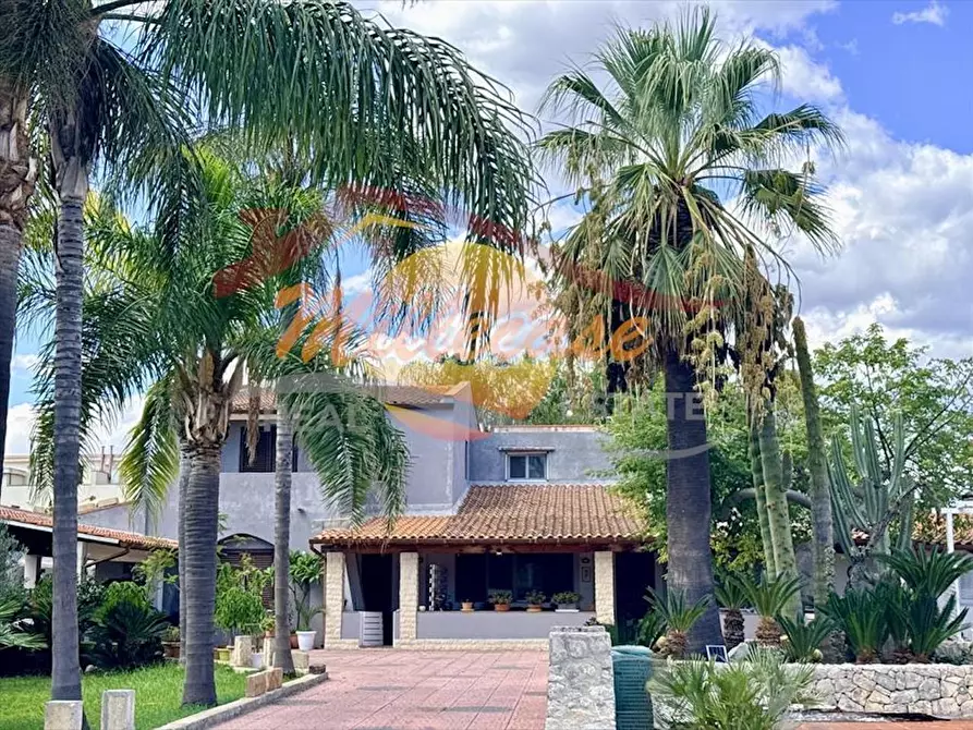 Immagine 1 di Villa in vendita  in Via Lido Sacramento a Siracusa