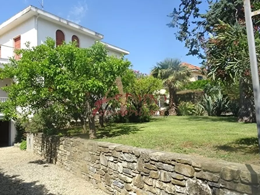 Immagine 1 di Villa in vendita  in Via delle Rodine a Diano Marina
