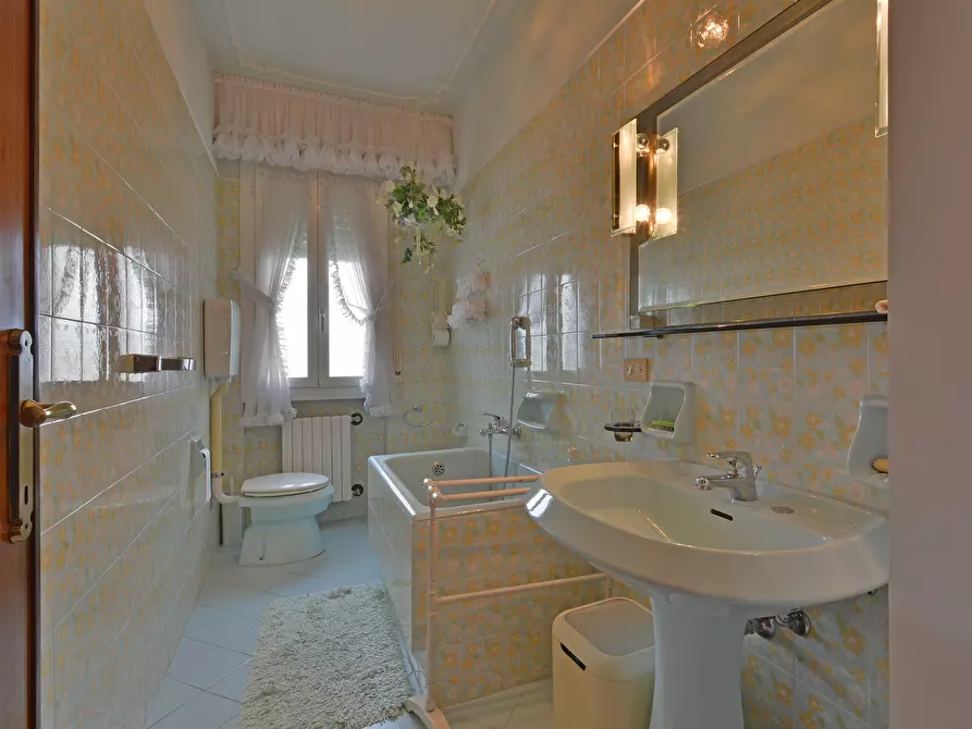 Immagine 14 di Attico in vendita  in Via Roma a San Bartolomeo Al Mare