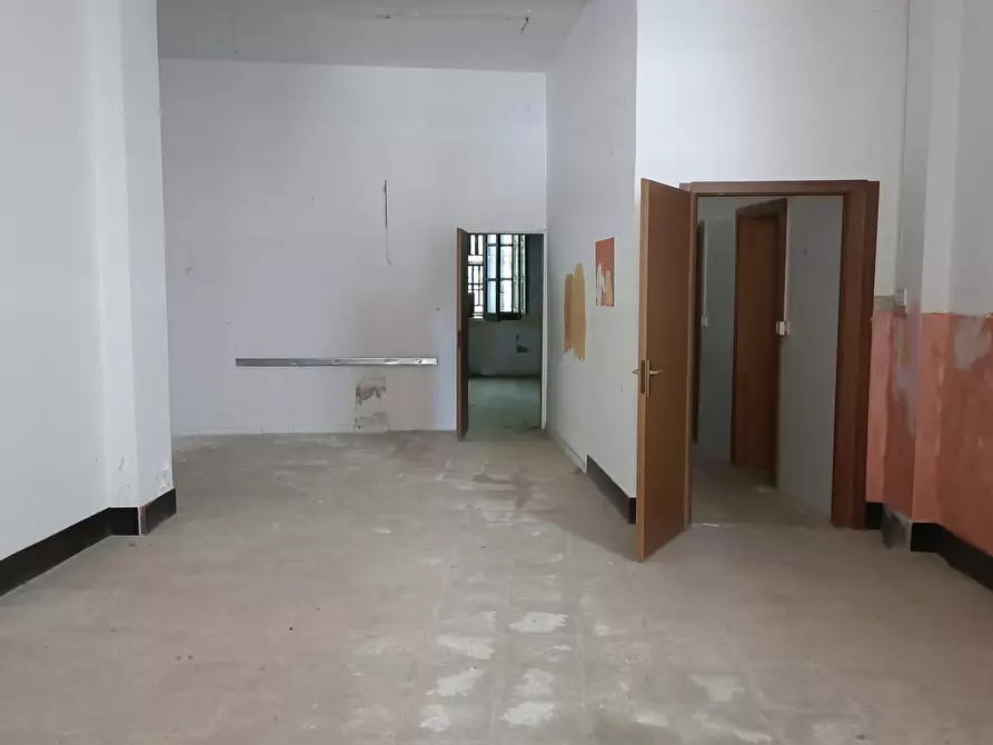 Immagine 1 di Locale commerciale in affitto  in Via Guglielmo Marconi a Lamezia Terme