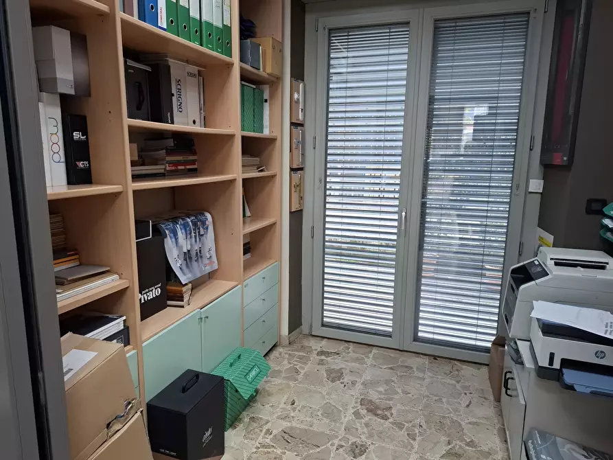 Immagine 32 di Locale commerciale in vendita  a Torino