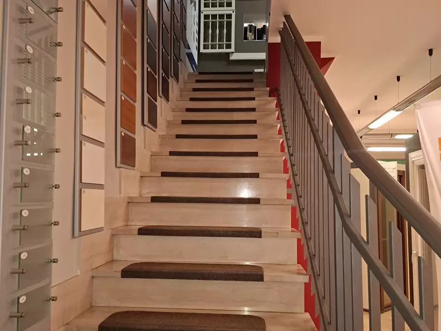 Immagine 39 di Locale commerciale in vendita  a Torino