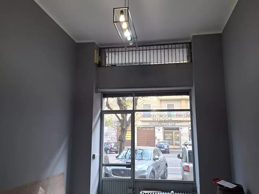 Immagine 2 di Locale commerciale in affitto  a Torino