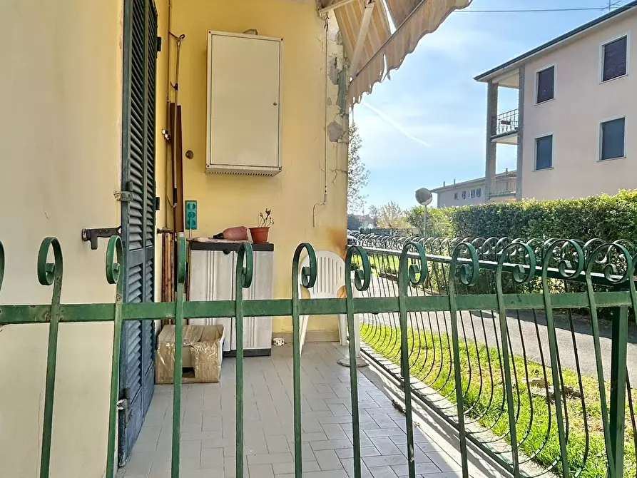 Immagine 10 di Quadrilocale in vendita  a Ameglia