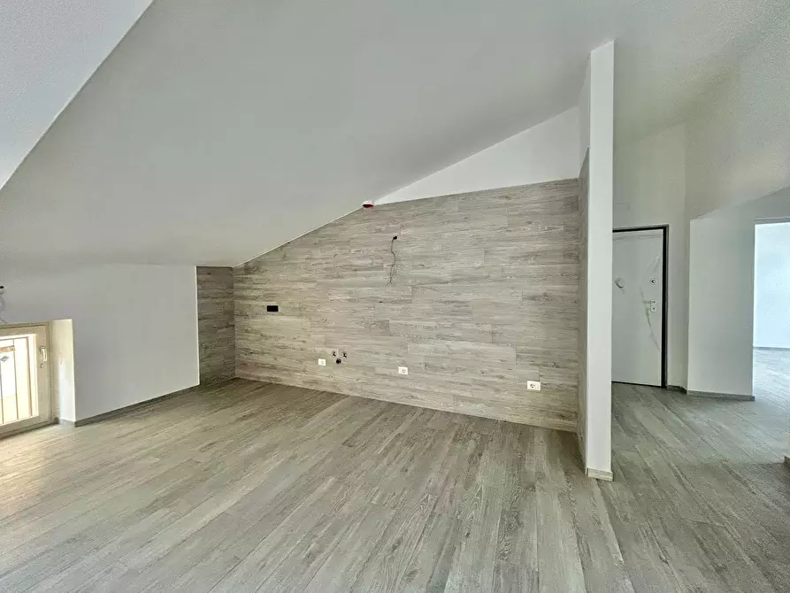 Immagine 5 di Pentalocale in vendita  a Sarzana