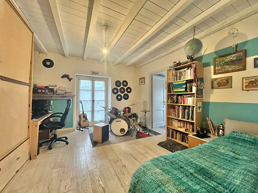 Immagine 29 di Porzione di casa in vendita  a Sarzana