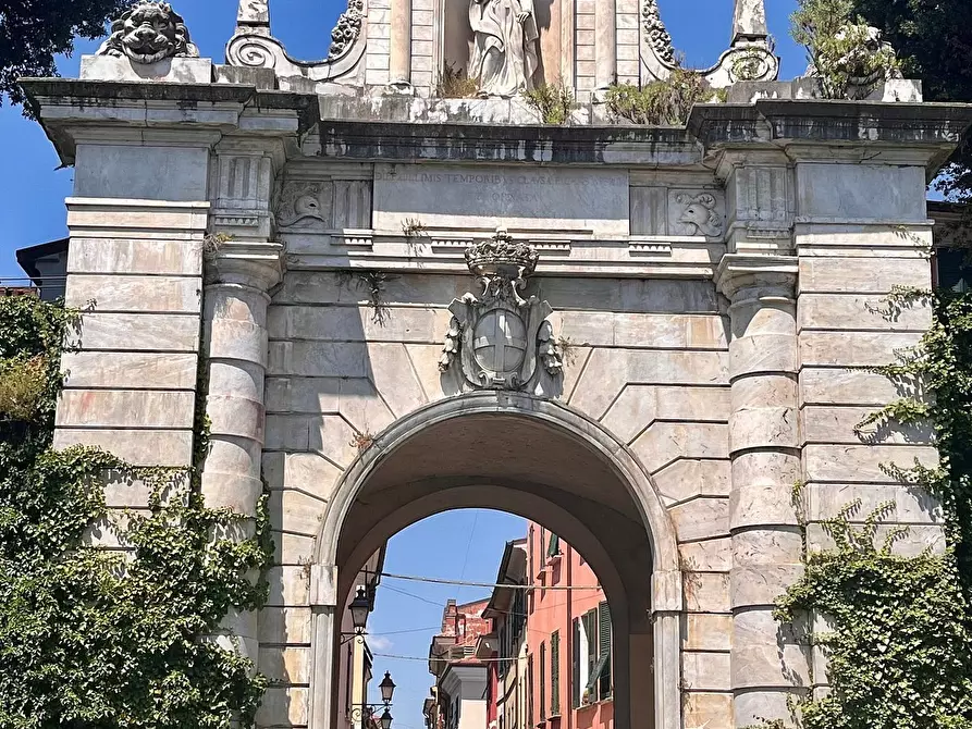 Immagine 1 di Pentalocale in vendita  a Sarzana