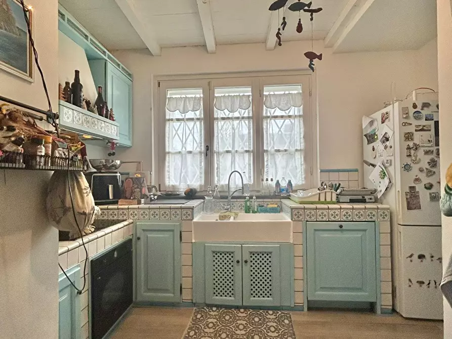 Immagine 12 di Porzione di casa in vendita  a Sarzana