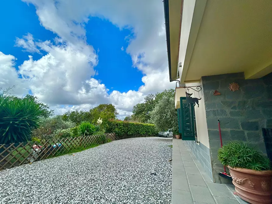 Immagine 7 di Villa in vendita  a Sarzana