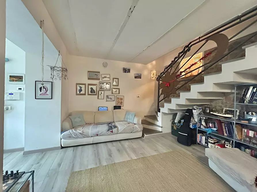 Immagine 5 di Porzione di casa in vendita  a Sarzana