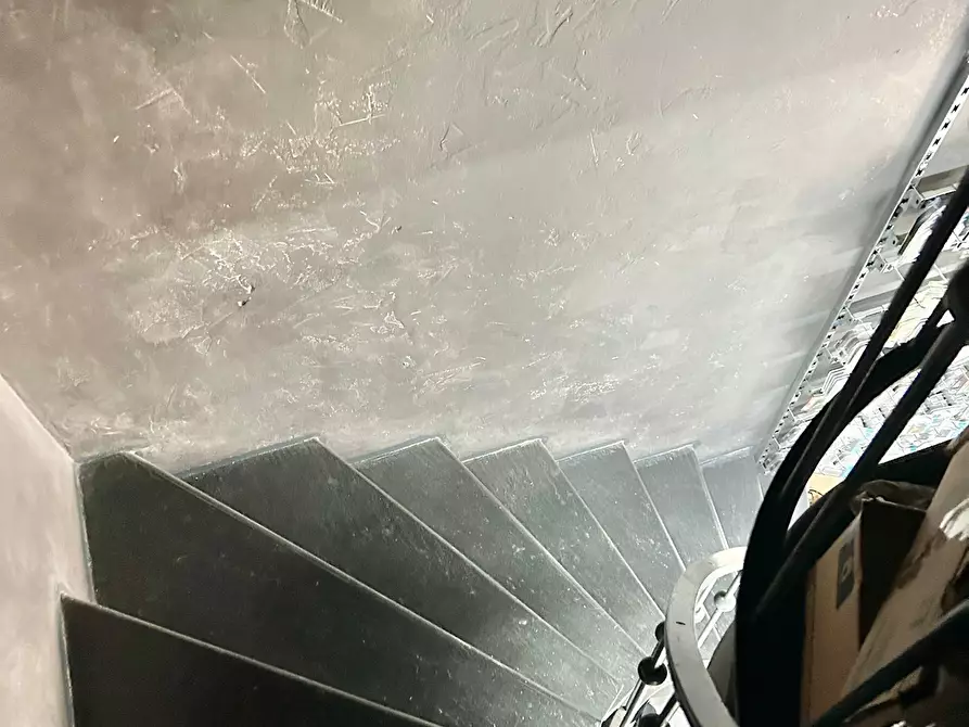 Immagine 13 di Locale commerciale in vendita  a Sarzana