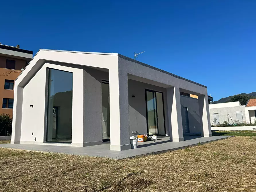 Immagine 4 di Villa in vendita  a Sarzana