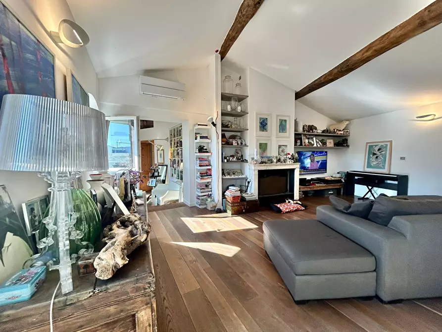 Immagine 20 di Attico in vendita  a Sarzana