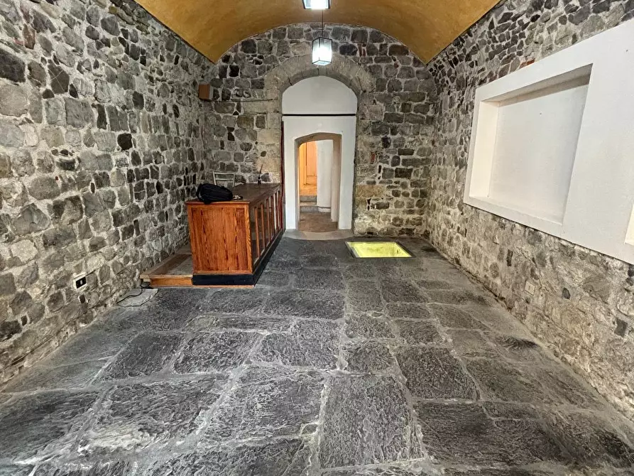 Immagine 8 di Locale commerciale in affitto  a Sarzana