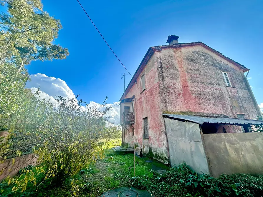 Immagine 19 di Rustico / casale in vendita  a Sarzana