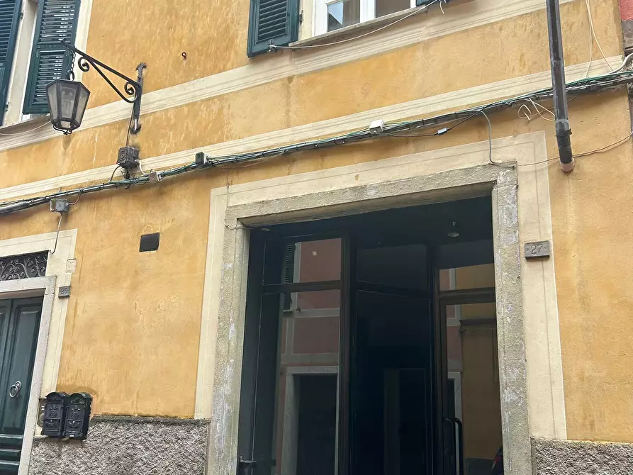 Immagine 11 di Locale commerciale in vendita  a Sarzana